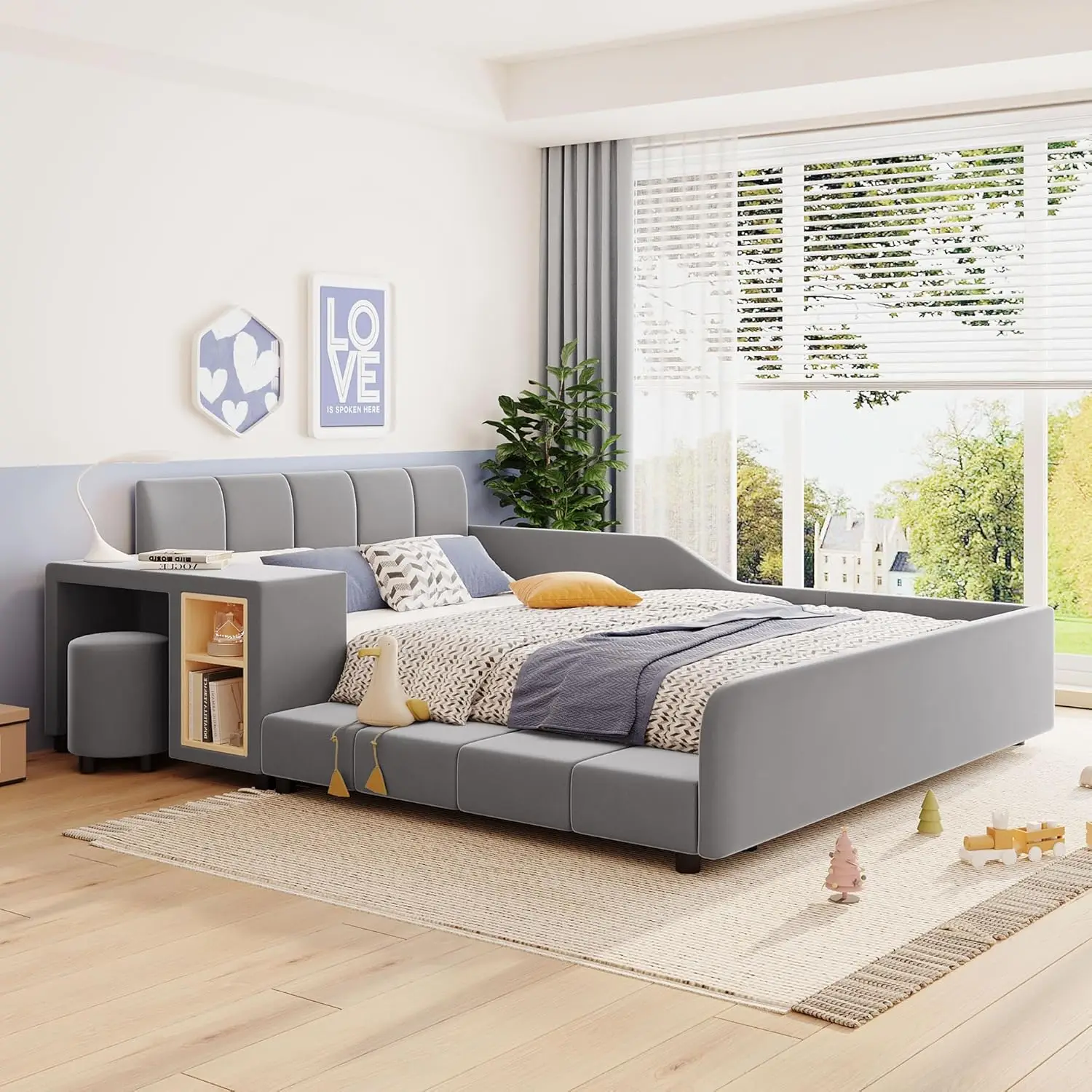 Cama con suelo tapizada de terciopelo de tamaño completo, cama para madres y niños con mesita de noche y taburete redondo pequeño, plataforma de madera moderna