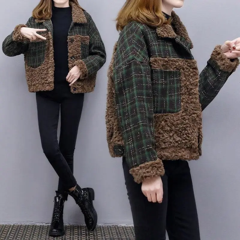 Fleece Jacket Female Fluffy Cold Heavy Plaid Very Warm Clothing Trend Parkas Short Padded Crop Winter Woolen Coat for Women 2024