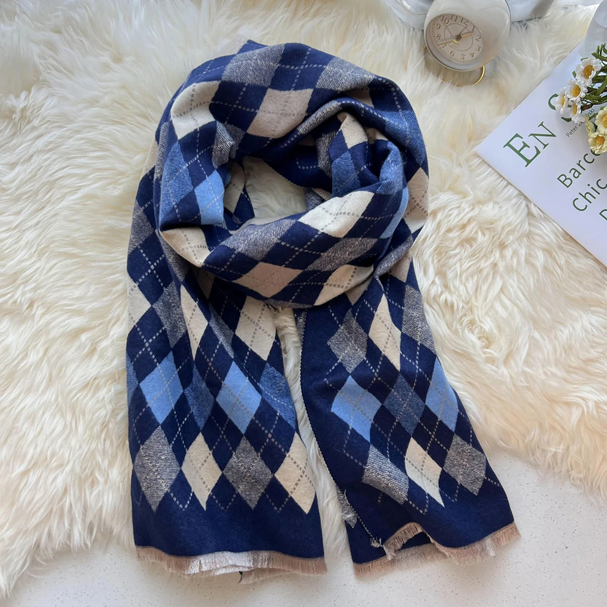 

Women's Autumn and Winter Classic Retro Diamond Scarf Long Geometric Imitation Cashmere Warm and Versatile Neck Protection Shawl