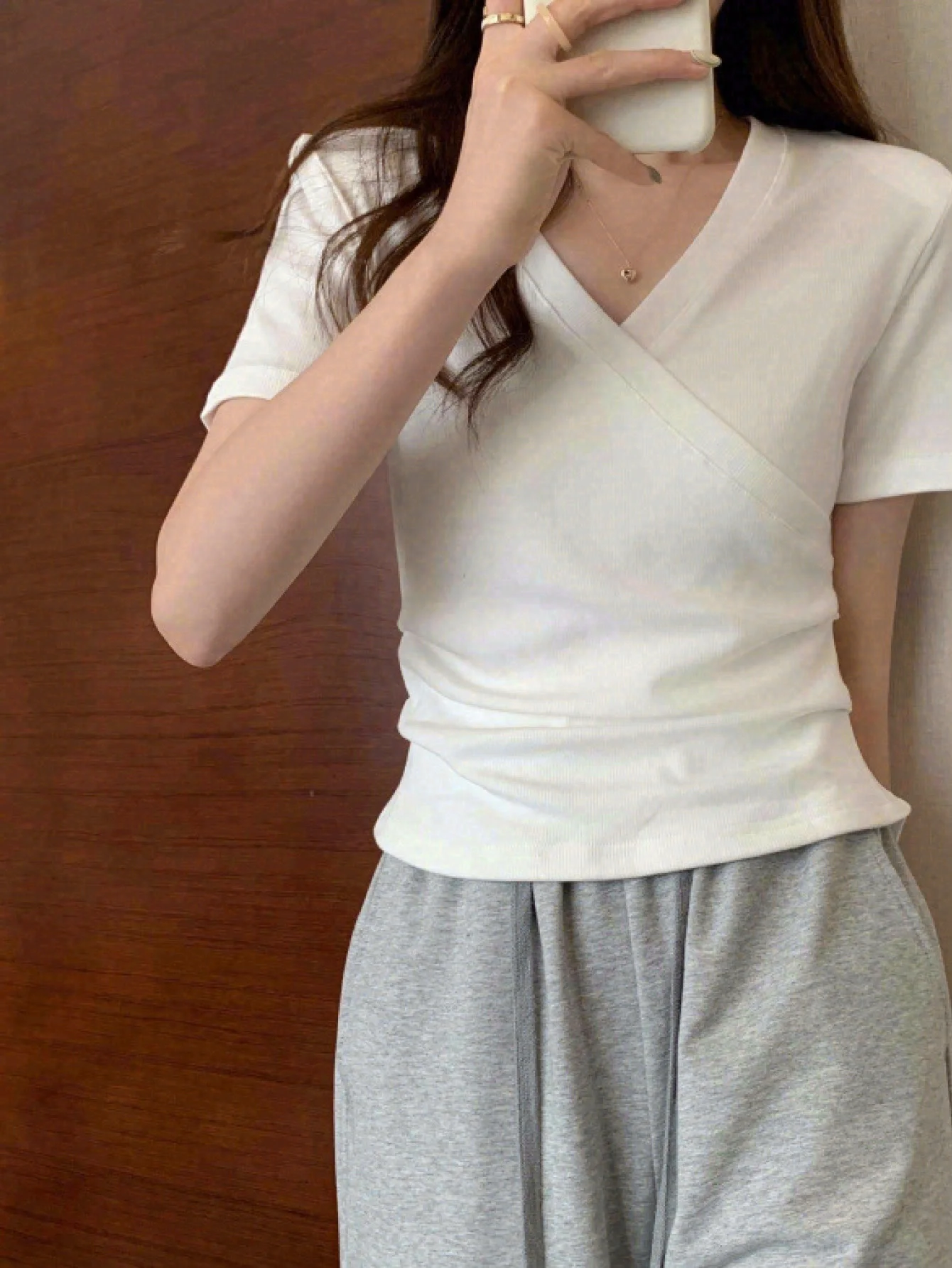 2026 Summer New Style Post-Shoulder Short-Sleeved T-Shirt Women's Design Sense Niche Slim V-Neck Cross Top