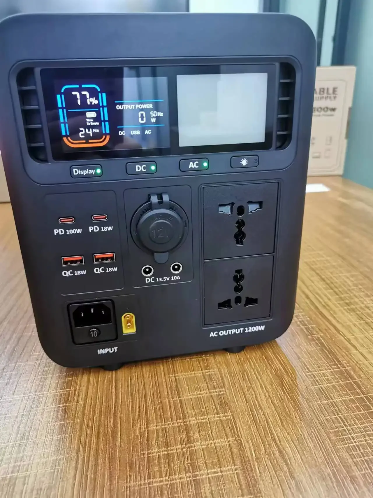 Outdoor Power Supply 600W 700W Lithium Ion Energy System Charging Rechargeable Solar Generator Portable