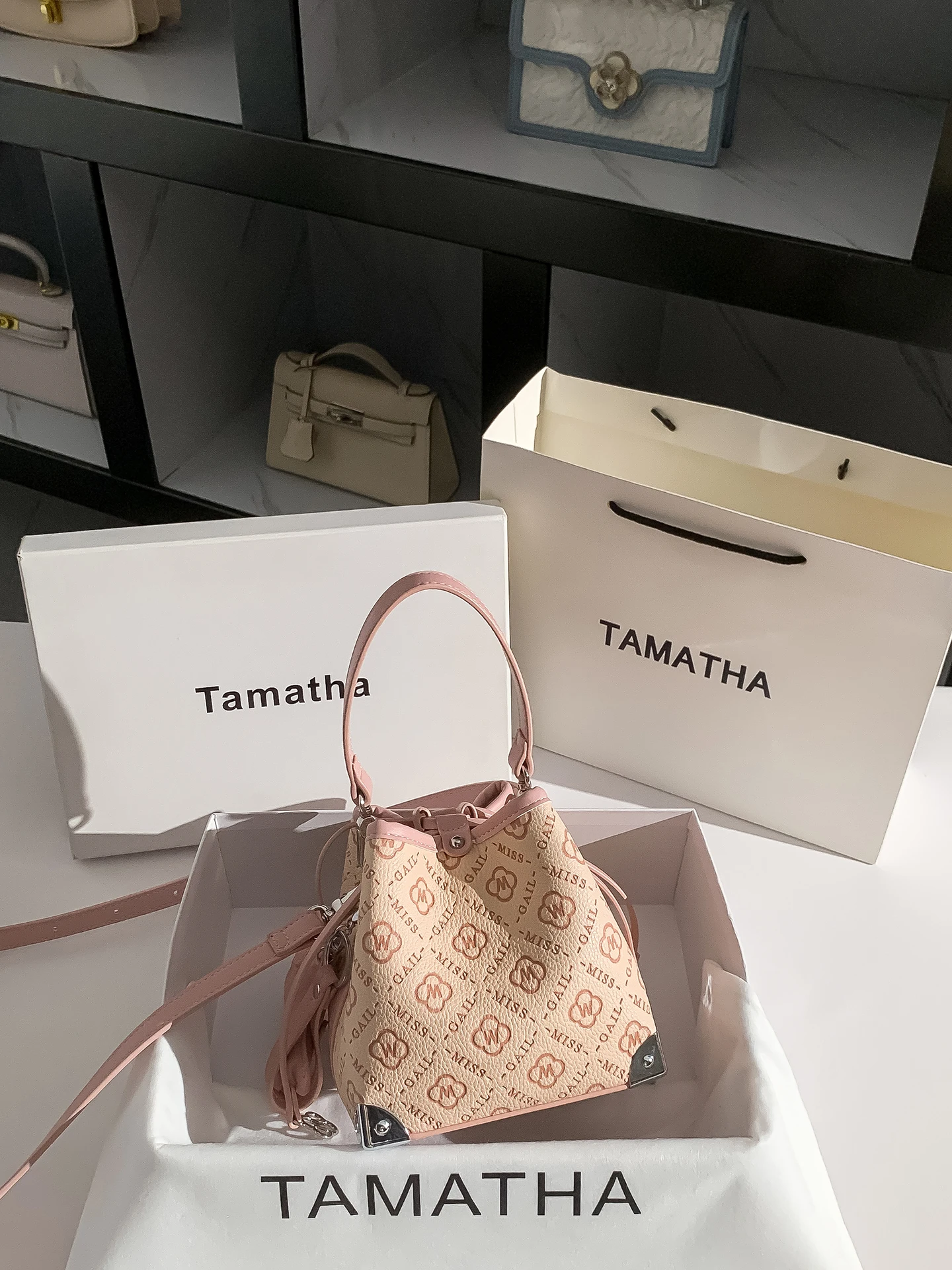 borsa-a-secchiello-di-lusso-tamatha-da-donna-grande-capacita-versatile-a-tracolla-stile-casual-vendita-online-estate-2026