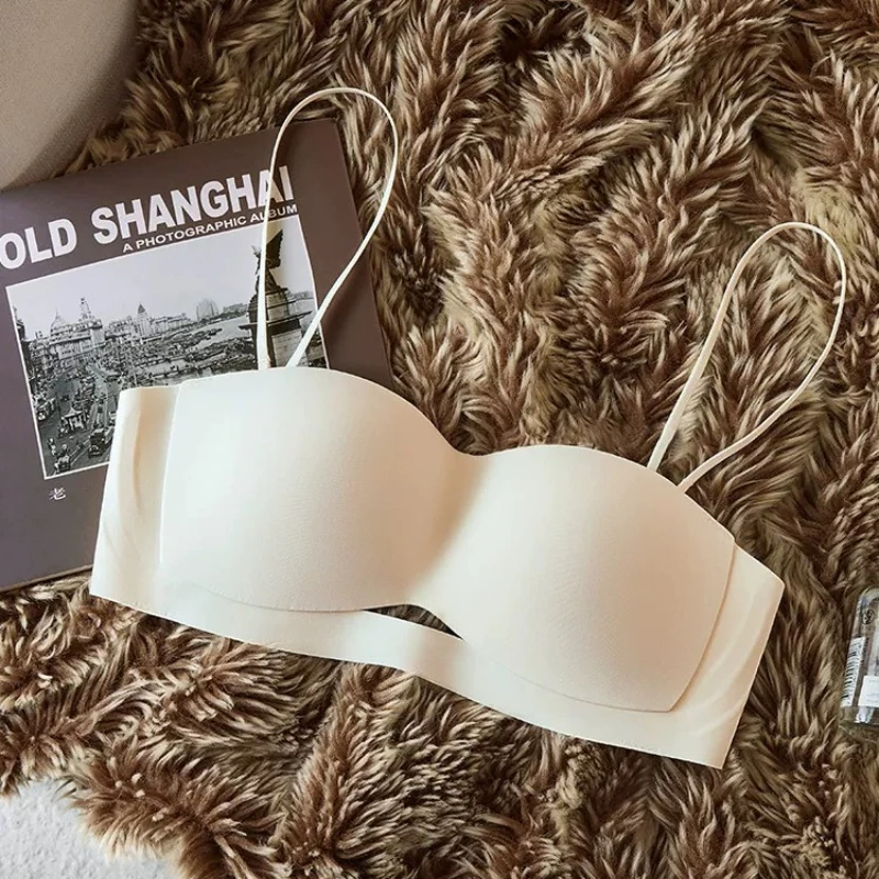 Trendy Women's Slim-Fit Push-Up Strapless Bra Bandeau with Detachable Spaghetti Straps Seamless Invisible Comfortable Design