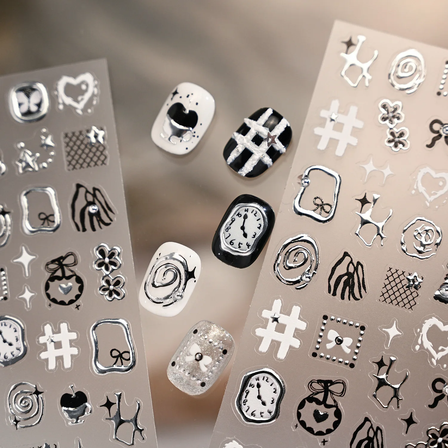 Silber gestempelt schwarz weiß Schleife Sterne Blumen Apfel gedrehte Uhr 3D selbstklebende Nail Art Aufkleber Mode Maniküre Aufkleber
