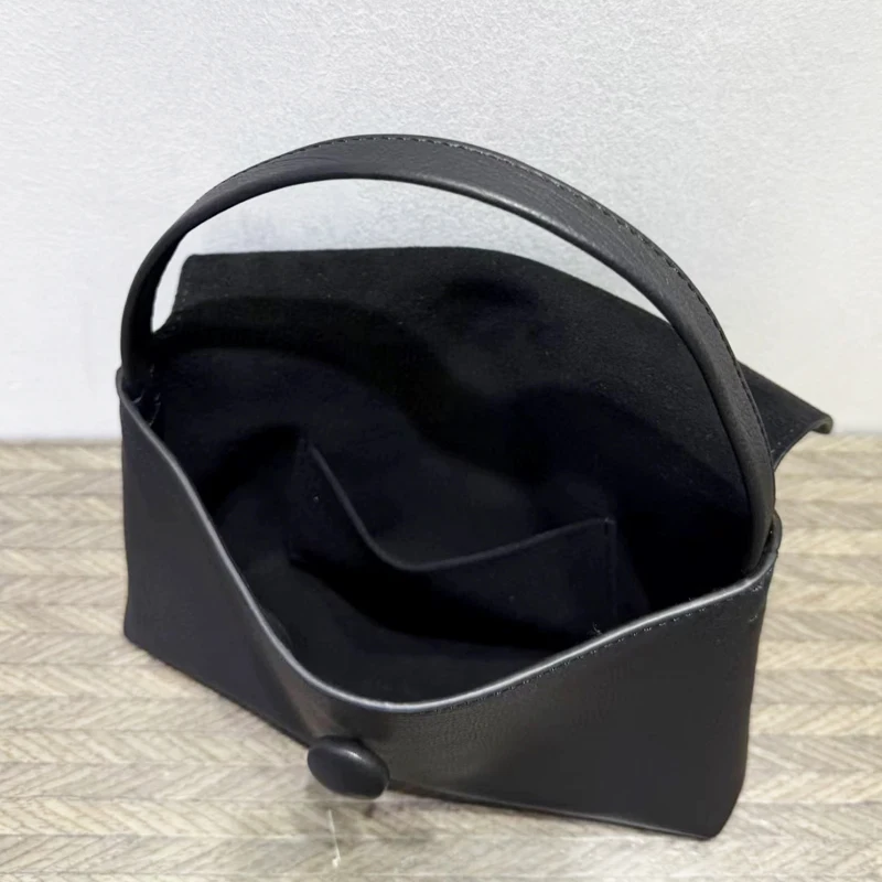 حقائب صغيرة من الجلد الطبيعي بأحرف أولية مخصصة للنساء، حقائب يد ومحافظ فاخرة من تصميم مصممين 2026، جديدة في حقيبة معصم مزخرفة بأزرار من جلد البقر الطبيعي جودة عالية ًالشحن مجانا وصول الشحن السريع #4