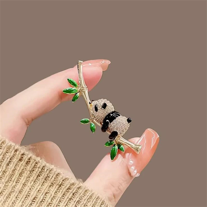 New Chinese cute national treasure Panda brooch anti-leakage bamboo knot high cheongsam collar pin cute cartoon animal corsage