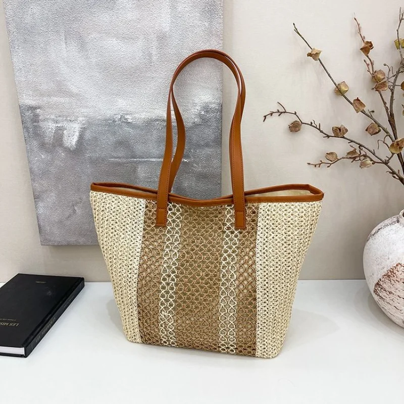 

Fashionable Ladies Handbag Leather With Messenger Style Classic Elegant Design For Women Luxury Brand