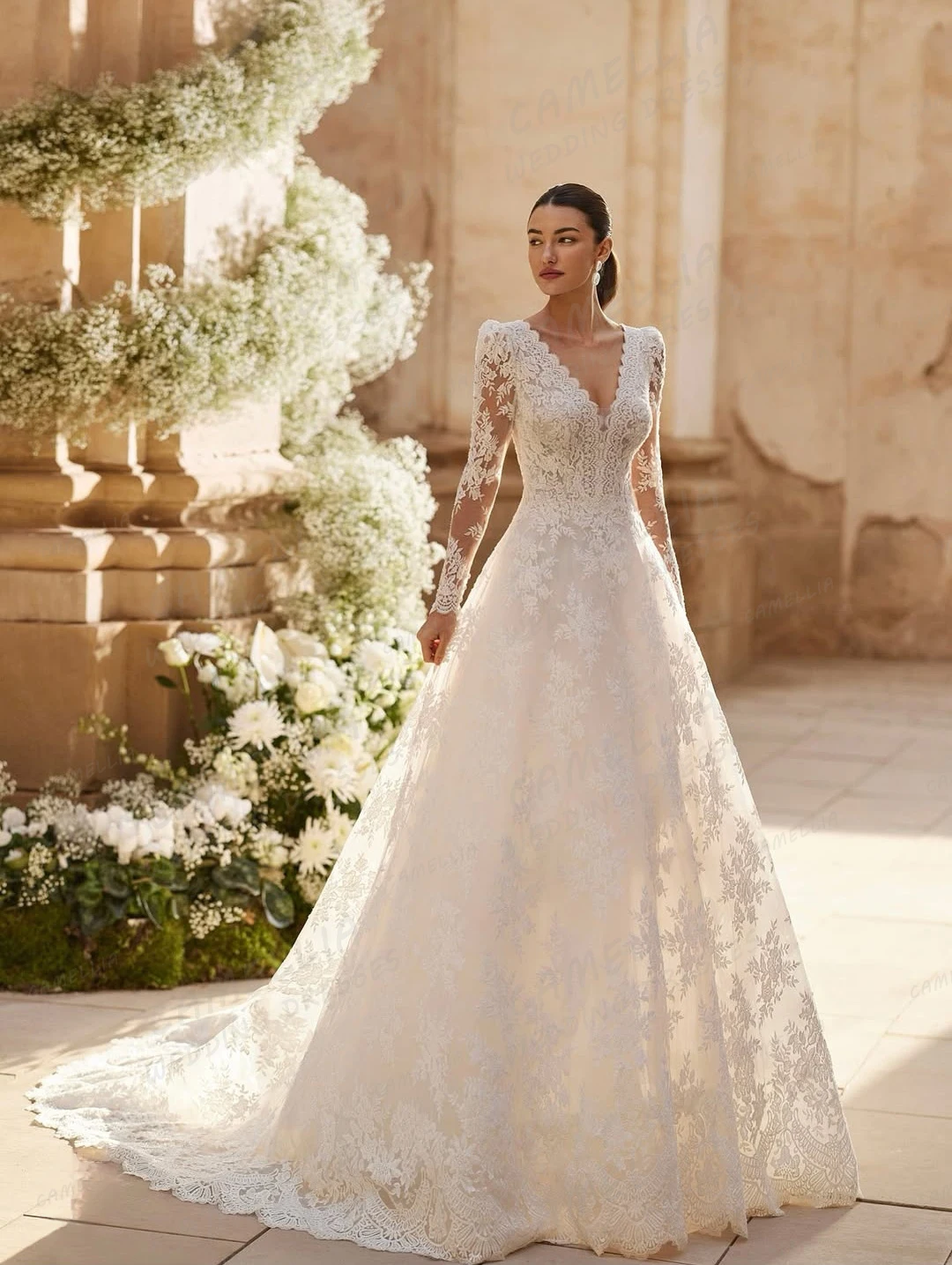 ชุดแต่งงานหรูหราปี 2026 ทรงเอไลน์สำหรับผู้หญิง ดีไซน์เซ็กซี่ประดับลูกไม้ ชุดเจ้าสาวแบบมีชายลากพื้น คอวี  แบบทางการ  สามารถสั่งตัดได้