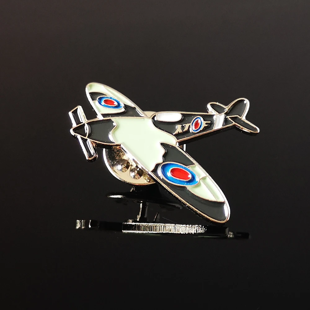 Airplane Lapel Pins Battleplane Bomber Metal Personality Badge Vintage Classics Fashion Retro Plane Brooches Accessories