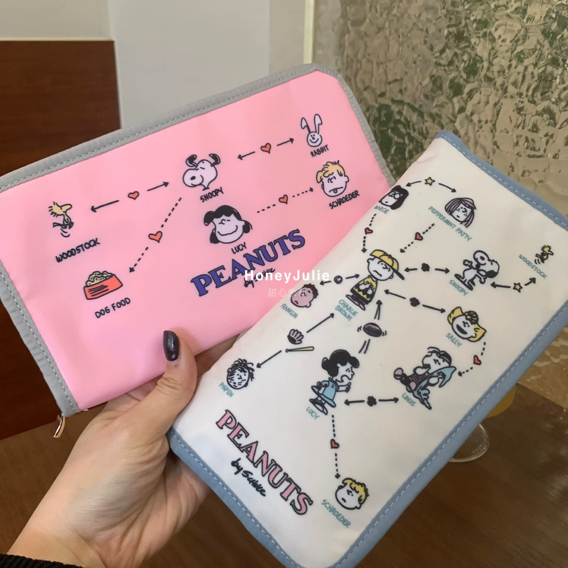 

Cute Snoopy Cartoon Document Organizer Bag Multi-Functional Travel Storage Passports Receipts Tickets Ideal for Toys And Hobbies