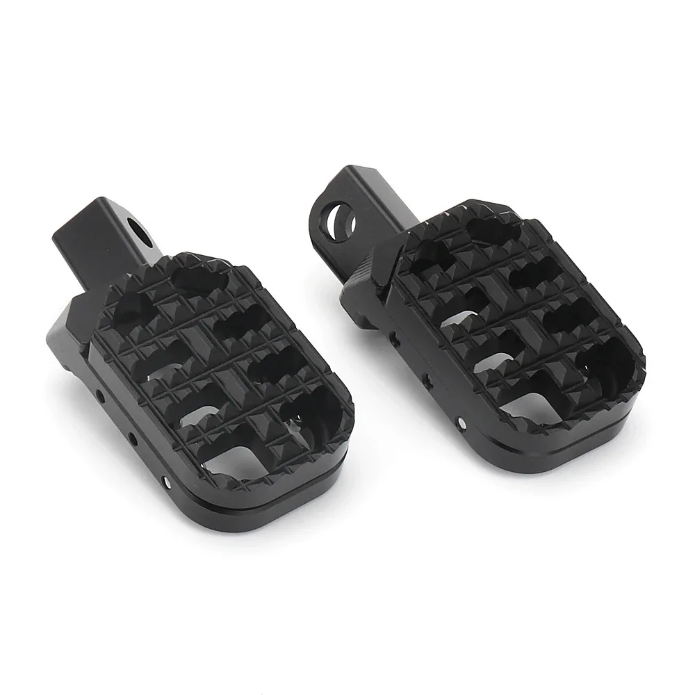 Suitable for CFMOTO Chunfeng 800MT adjustable extended CNC aluminum front footrest. Motorcycle accessory modification part.