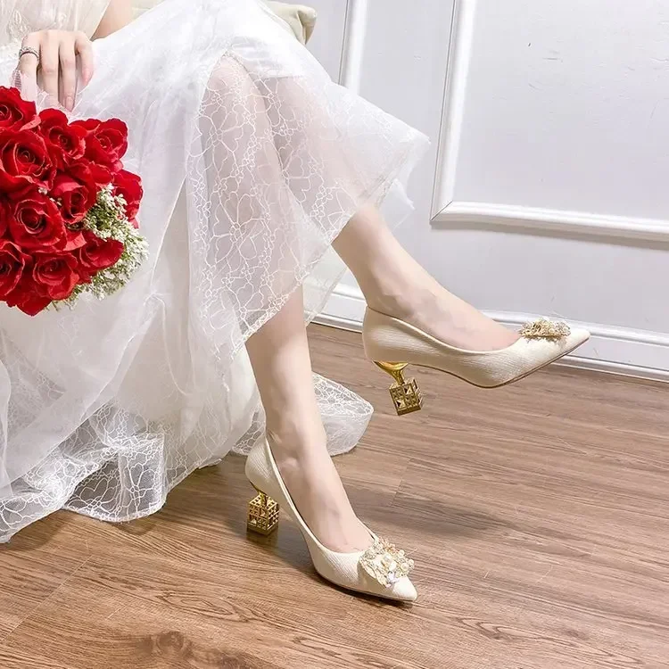 Autumn New Ladies High Heels Pointed Toe Shaped Heel High 5cm and 7cm Wedding Shoes Square Buckle Travel Banquet Shoe High Heels