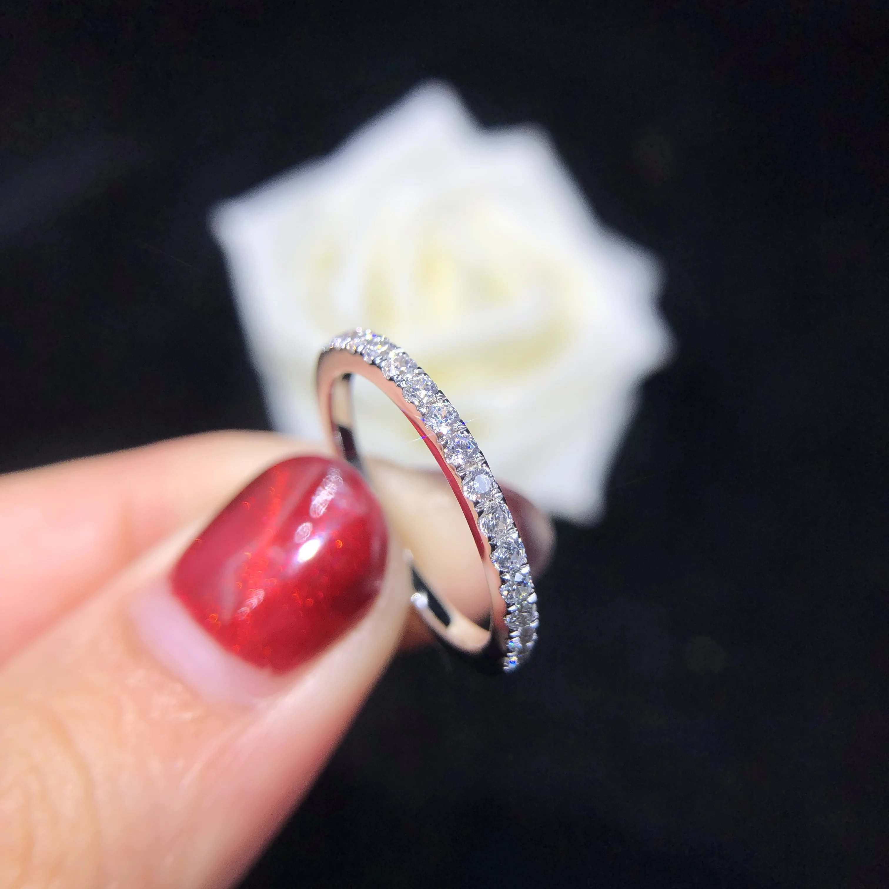 Au750 weiblicher Ring halbe Ewigkeit 1,5mm 0,23 ct runder Schnitt d vvs1 Moissan ite Ehering 18 Karat Weißgold Schmuck – Detail 2