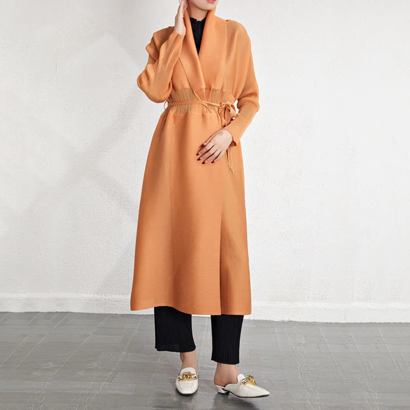 HKSH Autumn Winter New Women Long Trench Coat Turn-down Collar Sashes Pleated Casual Thin Jacket Temperament Windbreaker HK12026