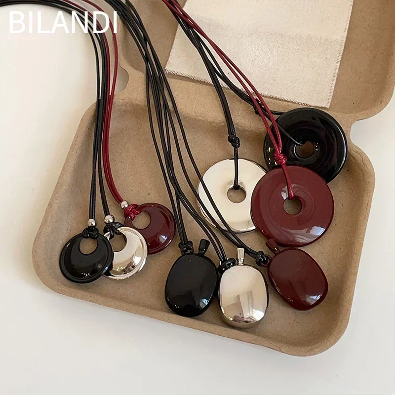 Bilandi moda takı Vintage Mizaç Siyah Kordon Geometrik Kolye Kolye Kadınlar Kız Hediyeler Için Güzel Tasarım Aksesuarları