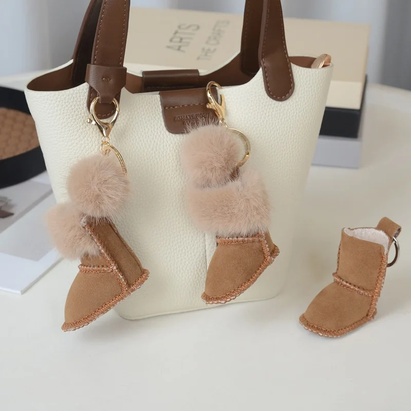 Botas y zapatillas de imitación de piel de visón real, de color camel, con pelo suave y pompones, llavero de piel, llavero para coche, anillo metálico y colgante para mujer.