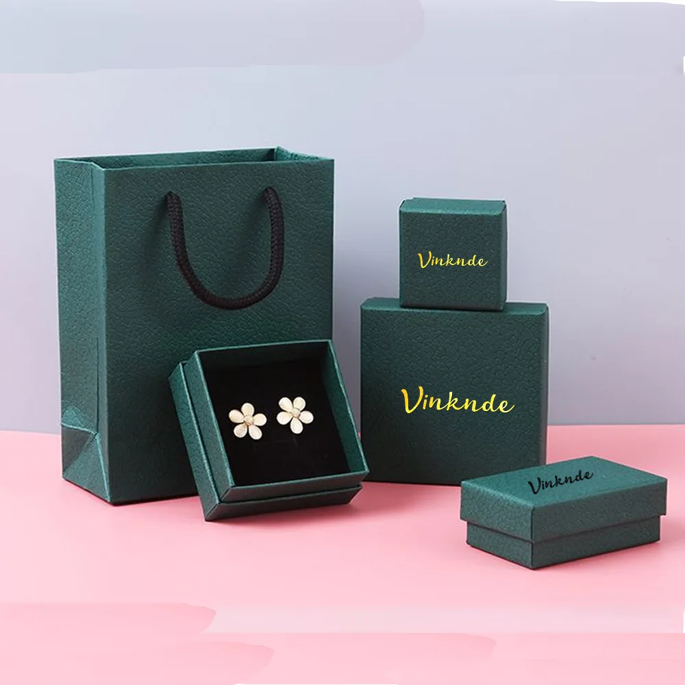 Logotipo personalizado caixa de presente de jóias textura caixas de papel com esponja preta casamento brinco anel studs pingente saco embalagem caso de armazenamento