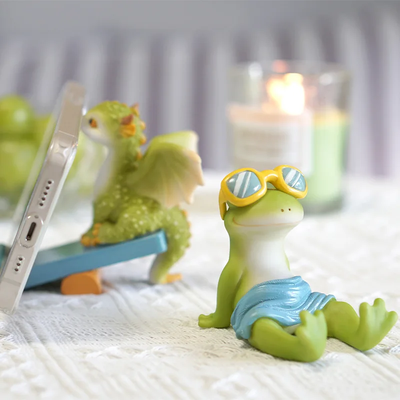 

1 Pcs Interesting Green Frog Figurine Statue Desk Decoration for Girls To Relieve Stress Cute Phone Stand Home Decor Accessories