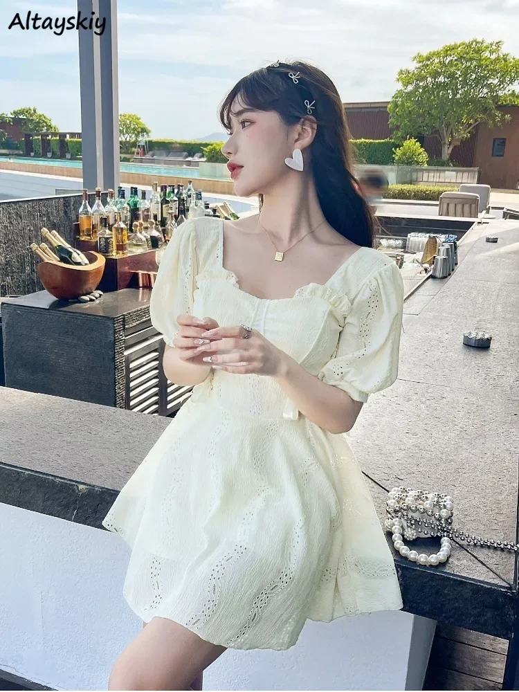 Traje de baño sencillo y dulce para mujer, ropa de playa unicolor, nuevo diseño universitario, vendaje de manga corta, Mini cintura alta, Ins coreanos