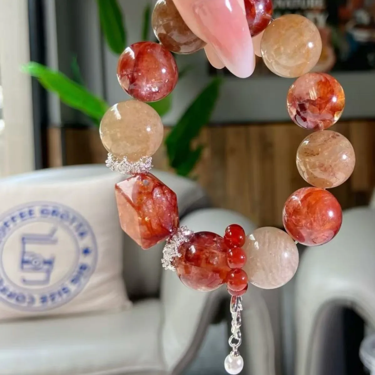 

Natural Crystal Red Glue Flower Bracelet Citrine Transfer Bead Women's Light Luxury Fashion Bracelet Original Design