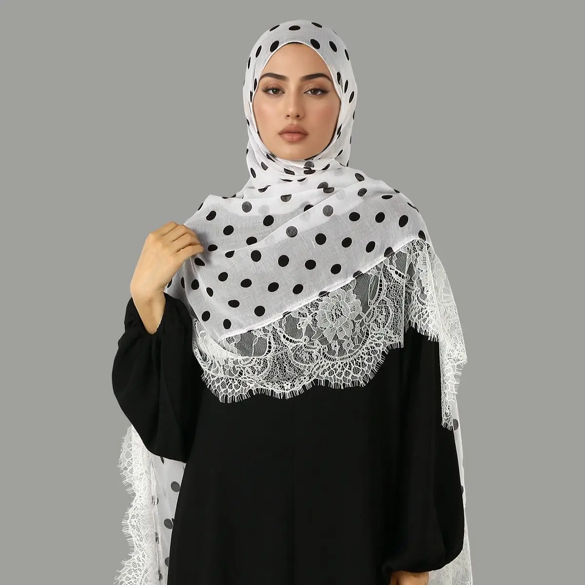 Heißer Verkauf Chiffon Viskose Polka Dot Print Schal Französischer Romantischer Spitzenrand Muslimischer Hijab Modisches Design Damen Schal Ramadan Eid – Detail 2