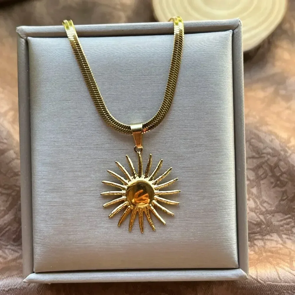 Vintage Sun Pendant Necklace, Hydroforming Process Stainless Steel Waterproof Jewelry Accessories