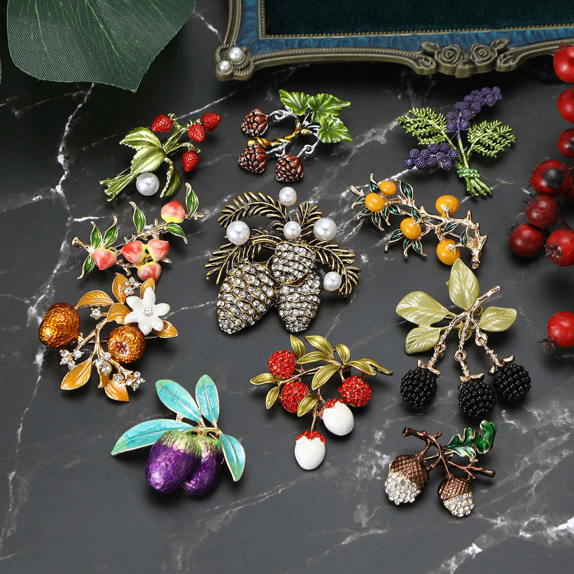 

Classic Rhinestone Pinecone Brooches for Women Unisex Enamel Plant Fruit Pins Office Party Friend New Gifts Jewelry Accessories