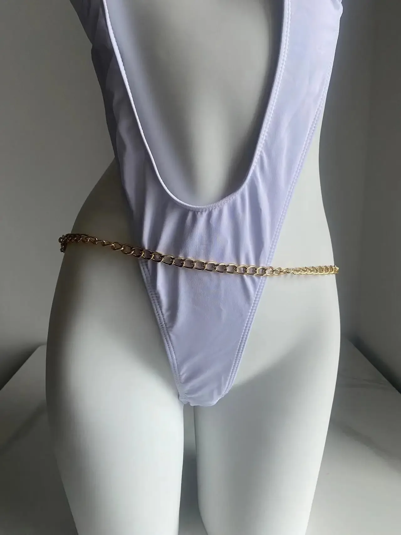 2024 Damen-Badeanzüge, aushöhlen, rückenfrei, Ketten, Monokini, einteiliger Badeanzug, Damen-Bademode, Mikro-Bikinis, solide Badeanzüge