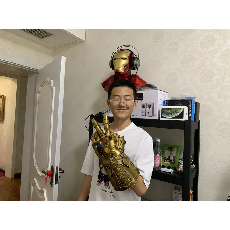 قفازات قفاز Thanos اللانهاية ، ذراع معدنية يمكن ارتداؤها مع ضوء LED ، زي تأثيري ، فستان حفلة فاخر ، إكسسوارات عرض مسرح أنيمي ،