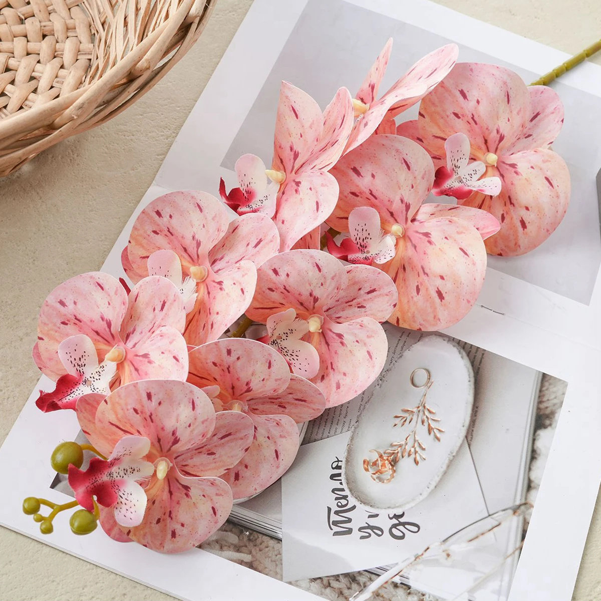 Mehrfarbige, echt anfühlende künstliche Phalaenopsis-Orchidee, 105 cm langer Stiel, künstliche Seidenblume für Heimdekoration, Hochzeitsdekoration. – Detail 7