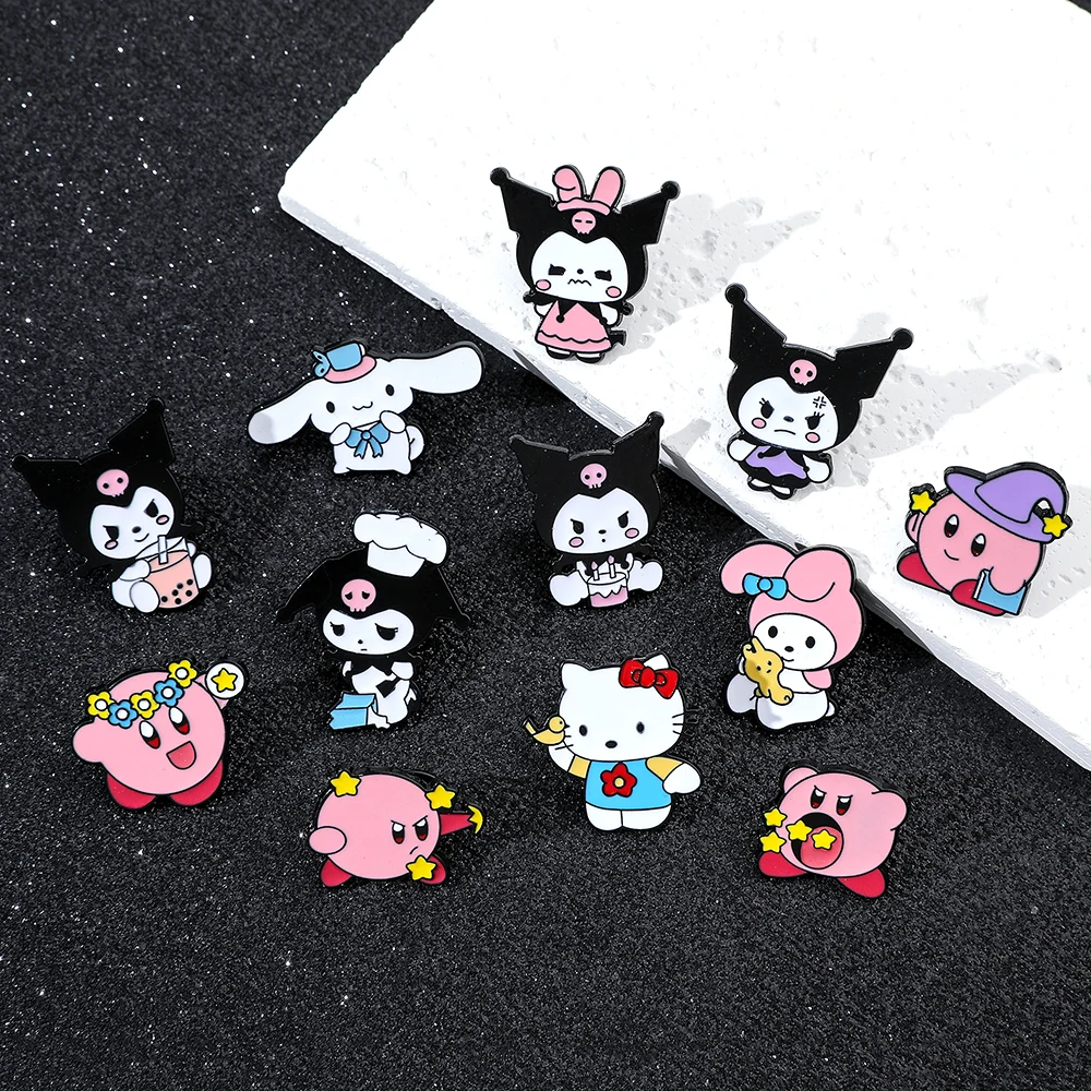 Sanrio Kirby Super Star Cartoon-Figur-Broschen, bezaubernde süße Kuromi Hello Kitty Emaille-Abzeichen für Rucksack-Zubehör, Geschenk