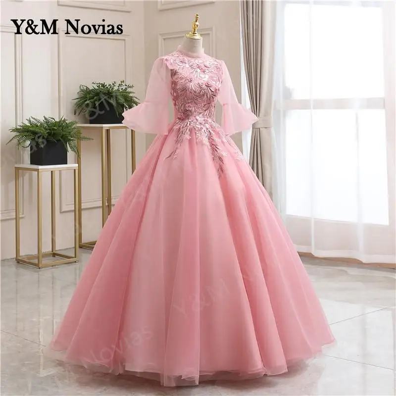 Y & m novias quinceanera vestidos rosa alta pescoço mangas alargadas rendas apliques bordados vestidos de baile plus size de 15 anos