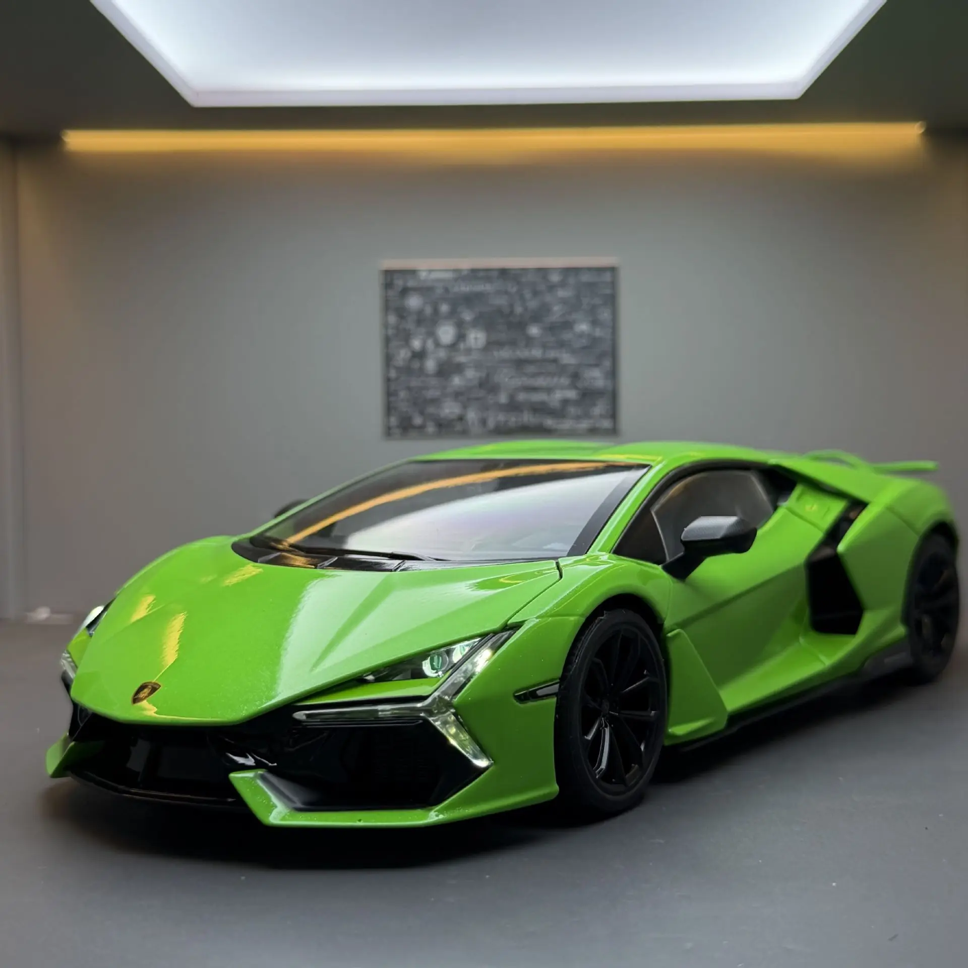 

Машинка-модель 1:18 Revuelto Sports Car со звуком и светом, детская игрушка, коллекционная модель из литого сплава, украшение