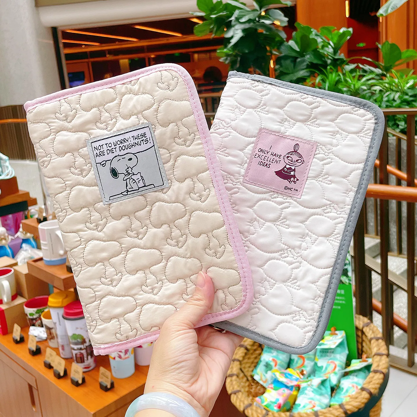 

Japanese cartoon Snoopy Mumin loose leaf handbook multifunctional passport ID storage card package air ticket passport clip