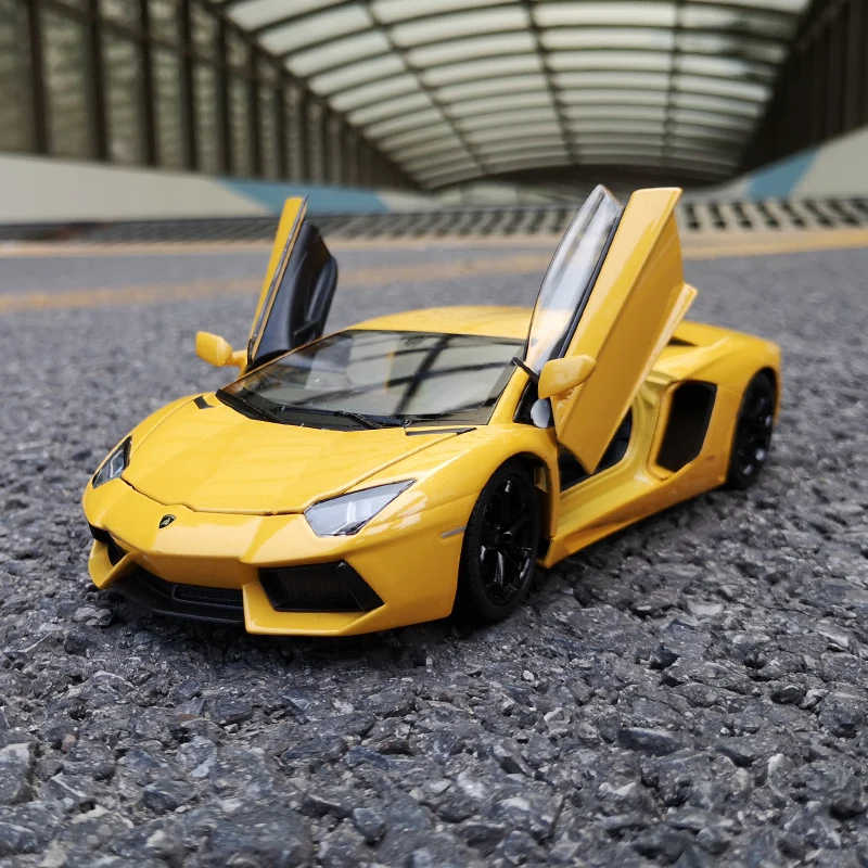 WELLY 1:24 Lamborghini Aventador LP700-4 Alloy Racing Car Model Diecasts Metal Toy Sports Car High Simulation Delicate Gifts