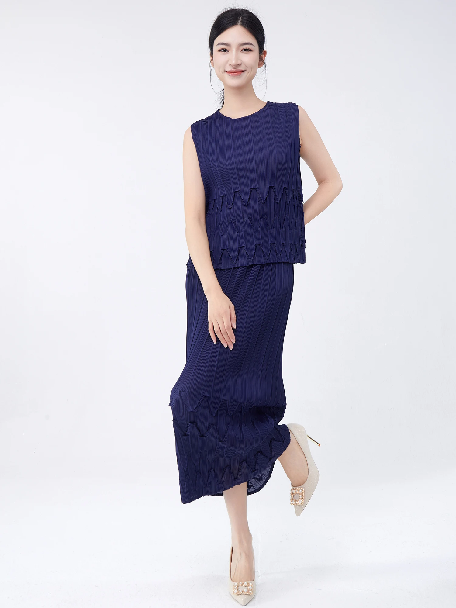 

Summer Women Fashion Set 2025 New Temperament Gradient Short-Sleeved T-Shirt And Skirt Miyake Pleated Two-Piece Set