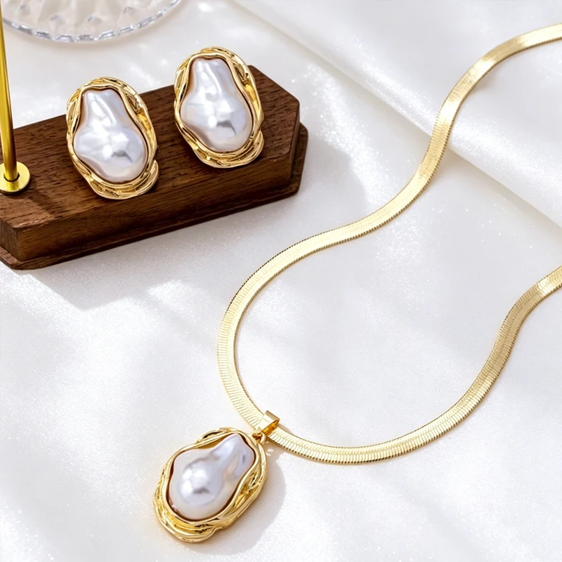 3-Piece Set of Elegant Irregular Baroque Imitation Pearl Necklace and Earring Set, Gold Snake Chain Pendant, Clavicle Chain with Earrings, Vintage Light Luxury Style, Women's Accessories, Dance Party, Holiday Party, Dress-Up Earrings, Gift for Girlfriend, Date Accessory