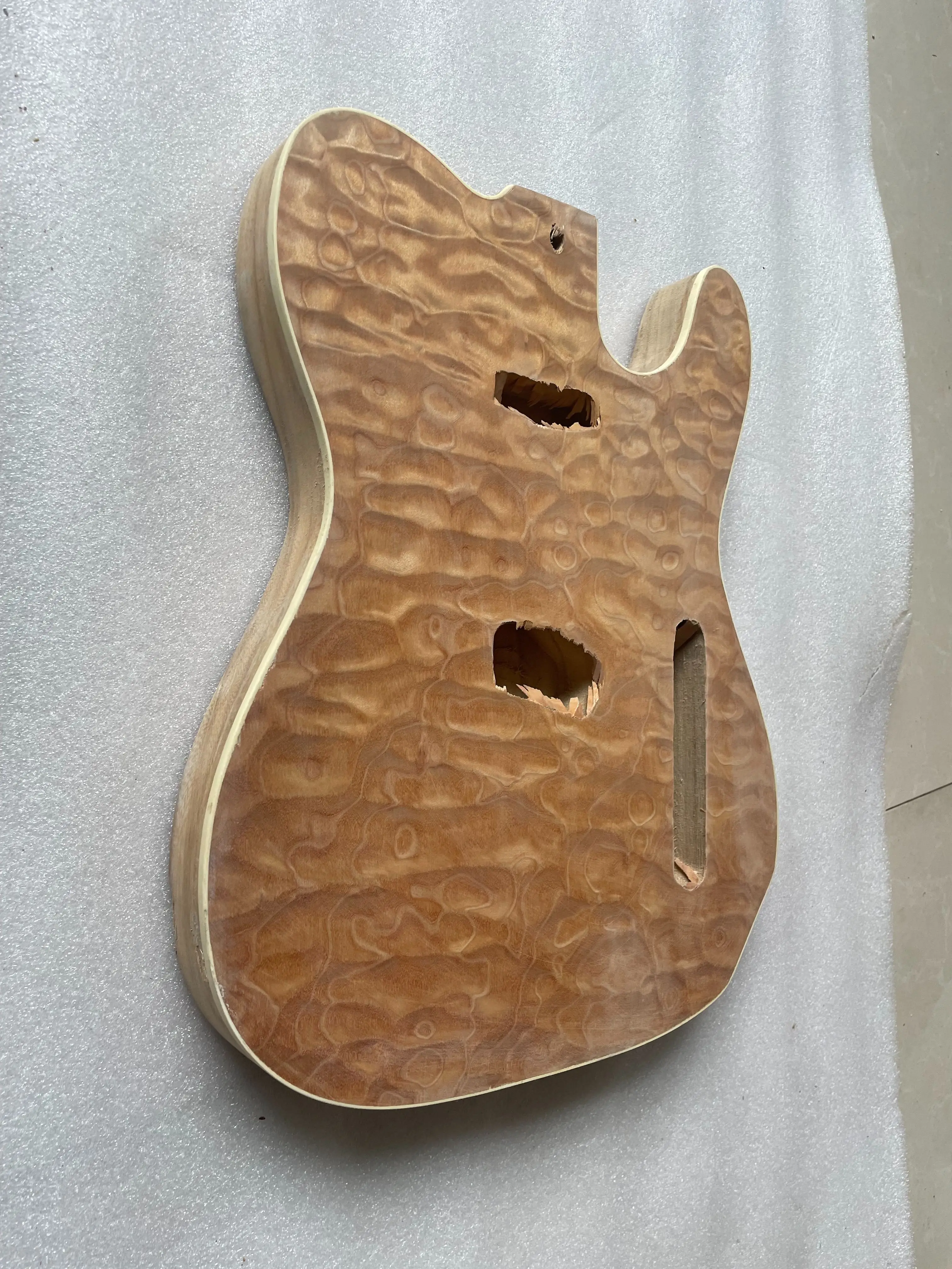 Unfinished Piulownia Wooden Barrel, Water Wave Maple Veneer, Beautiful T-Style Electric Guitar Body, Unfinished