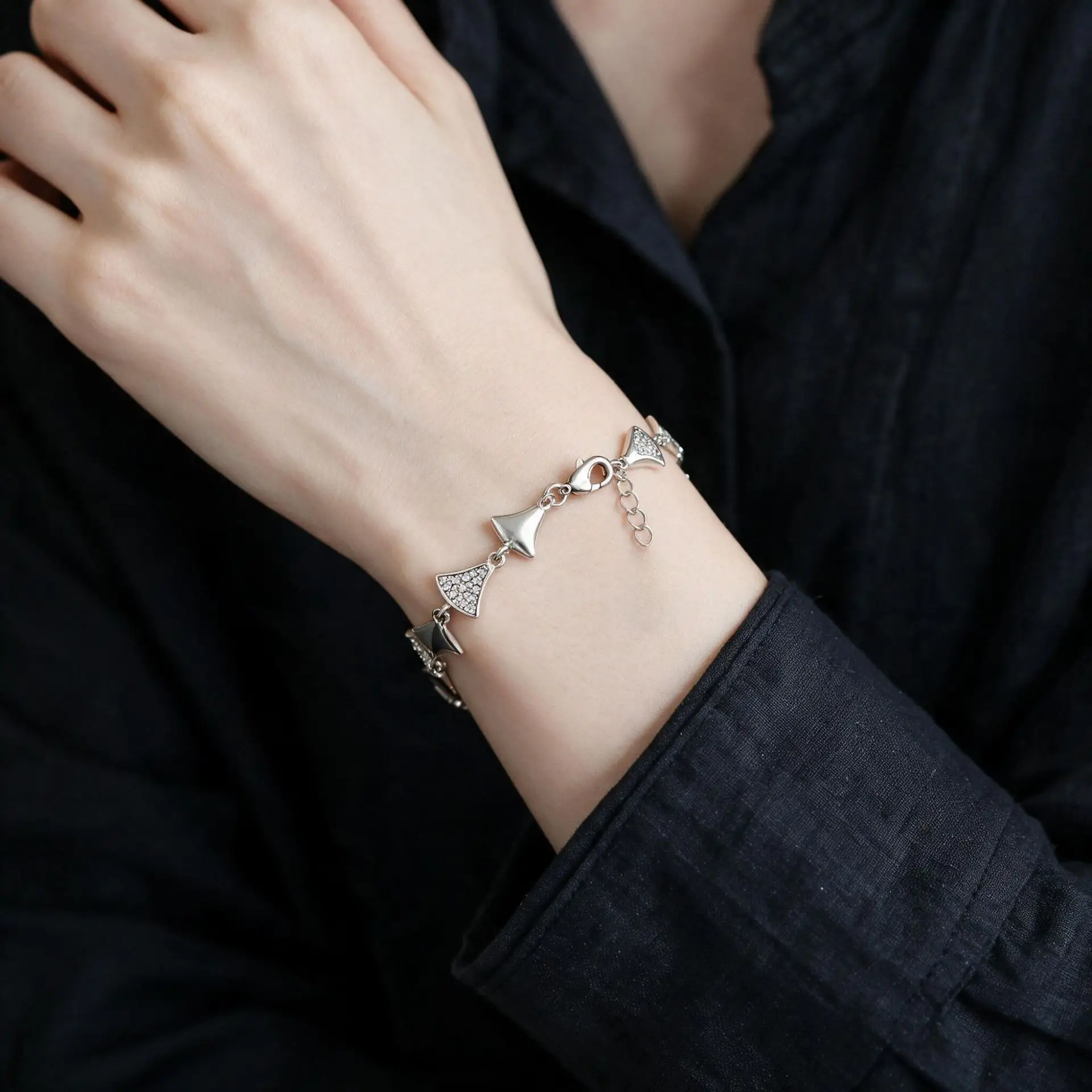 New Arrival 100% 925 Sterling Silver Trendy Triangle Shiny Crystal Female Bracelet Hand Jewellery Accessories 2027 No Fade