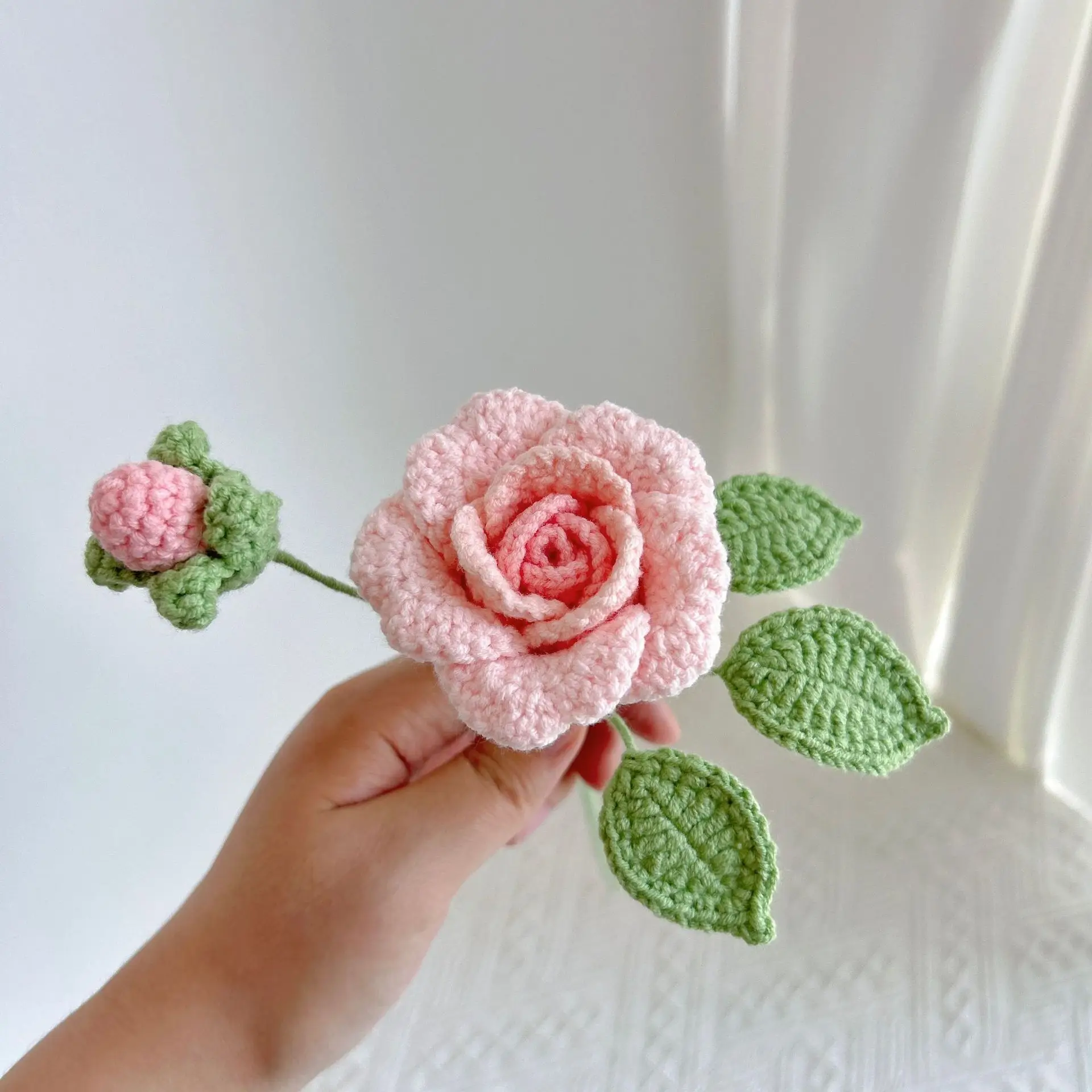 Neuer Rosen-Häkelstrauß, romantisch, gestrickt, Rosenblüten, handgewebte Blumensträuße, Hochzeit, Heimdekoration – Detail 4