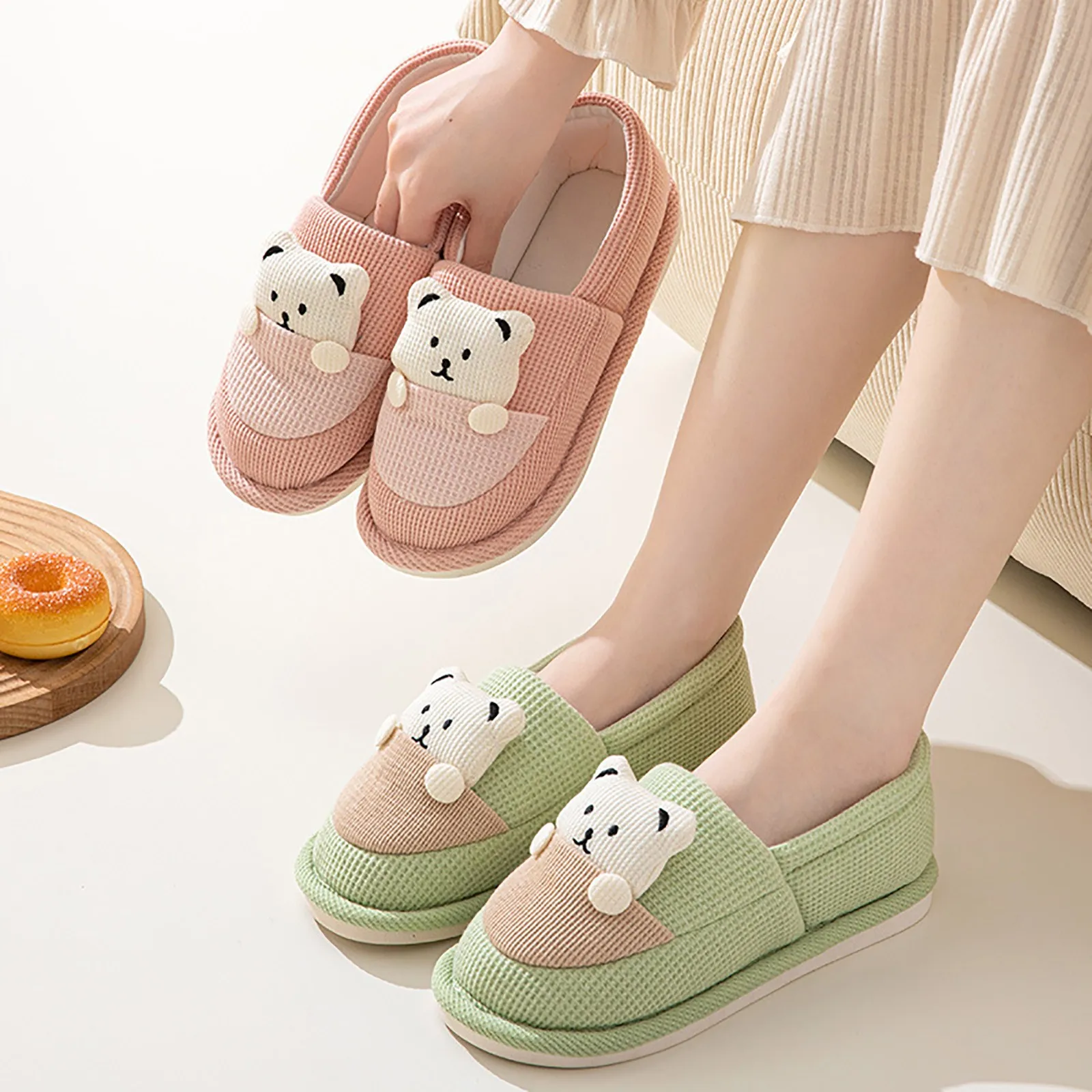 

2024 New Pink Fashion Soft Ladies Casual Cute Bear Pattern Design Comfortable Female Colorful Linen Home Non Slip Slippers