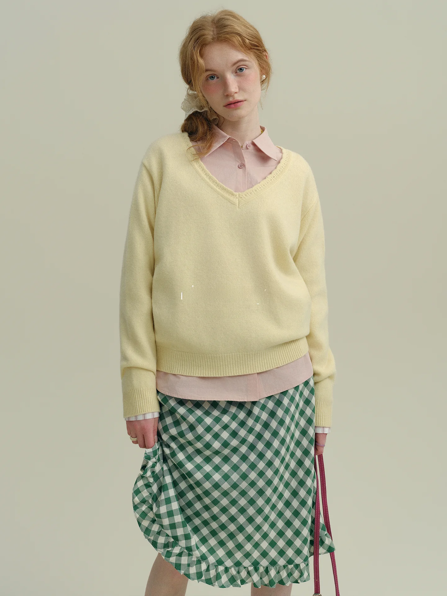 

Rina Berry Wool Knitted Sweater Large V-Ne Lace Design Loose Early Spring Versatile Soft Sweater Women's Faion Spring 2026