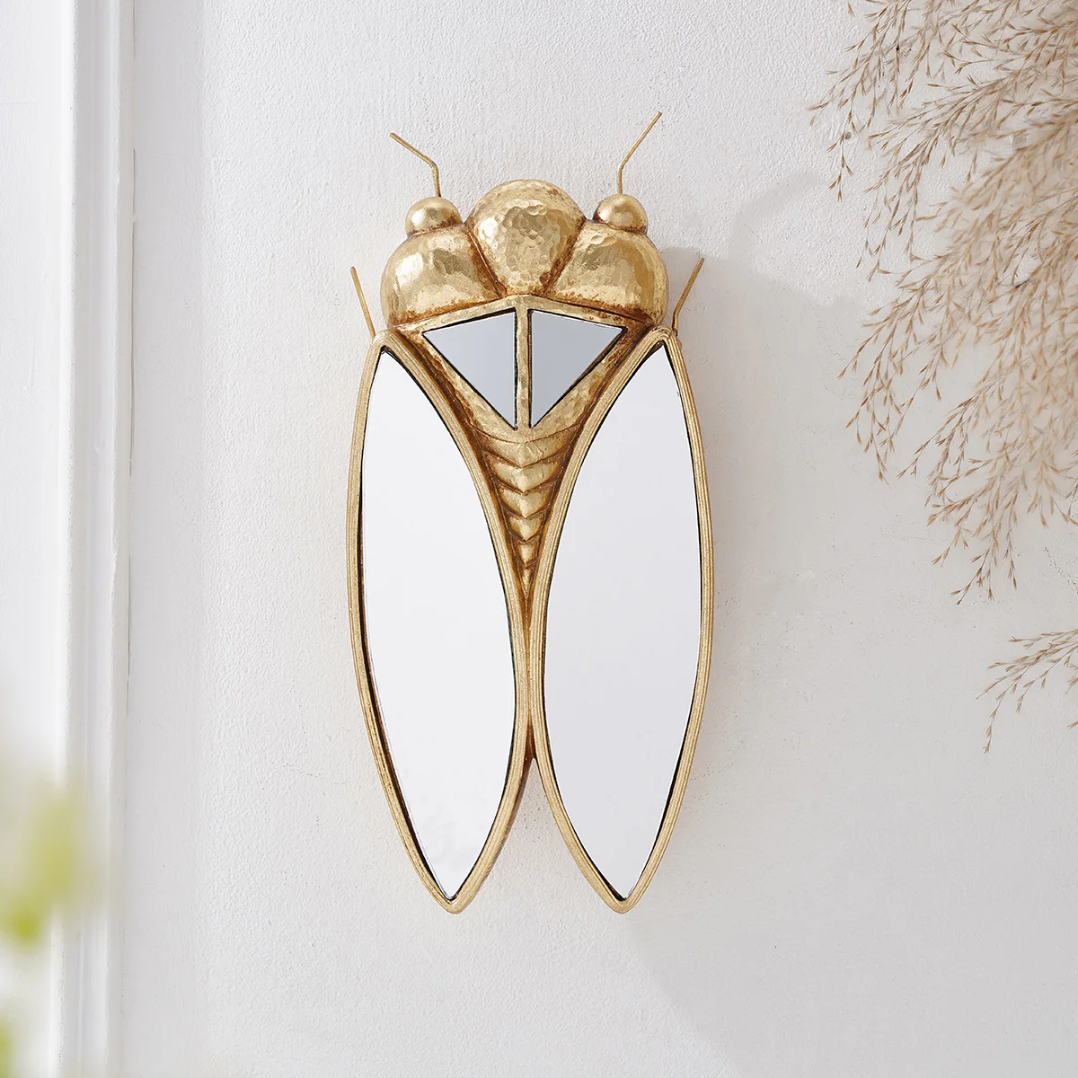 1PC, Golden Resin Mirror Surface Golden Cicada-Shaped Home Decoration Pendant