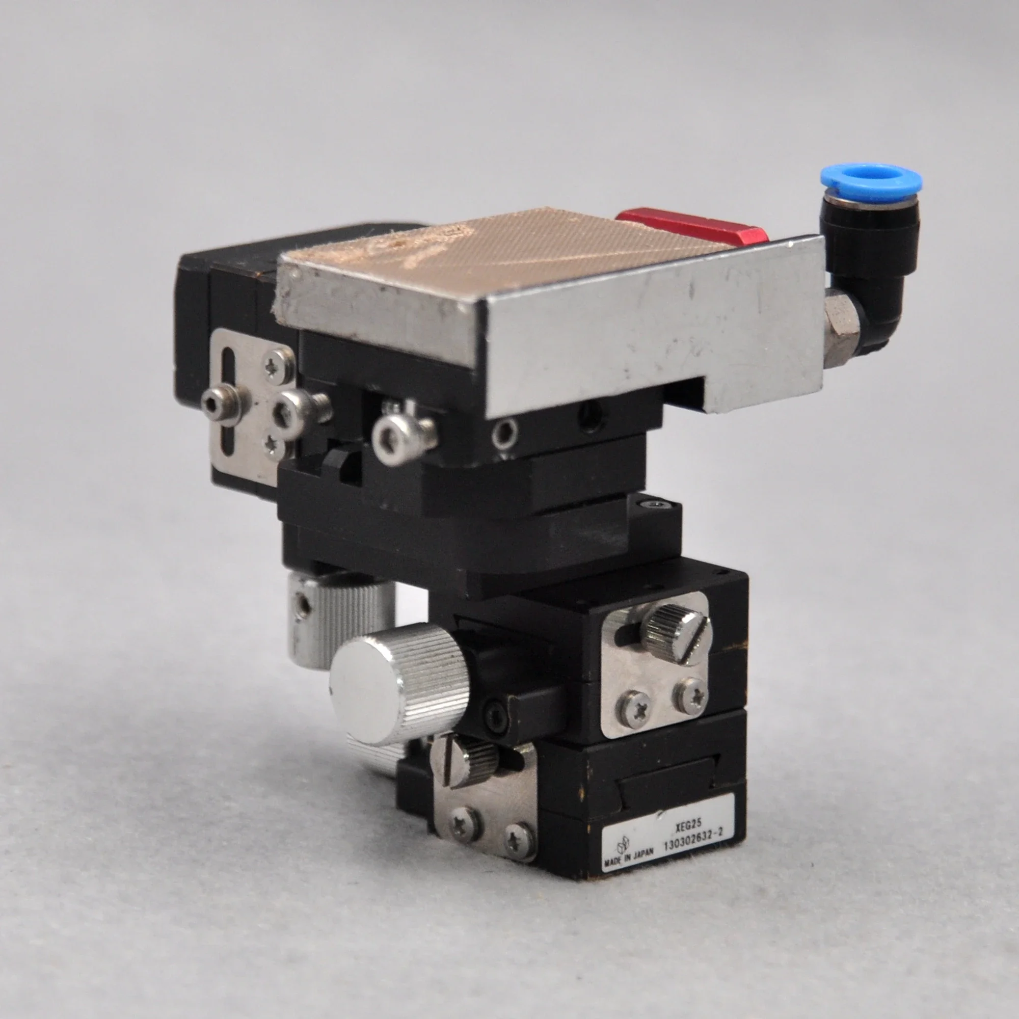 XYZ axis 32 * 50mm Misimi XEG25-R 3D Optical Manual High Precision Displacement Fine-Tuning Slide