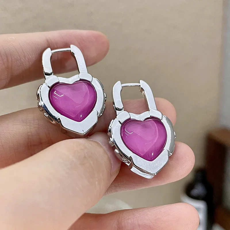 女性のためのピンクのハートロックのイヤリング,クリエイティブな高級デザイナージュエリー,新しいコレクション,卸売