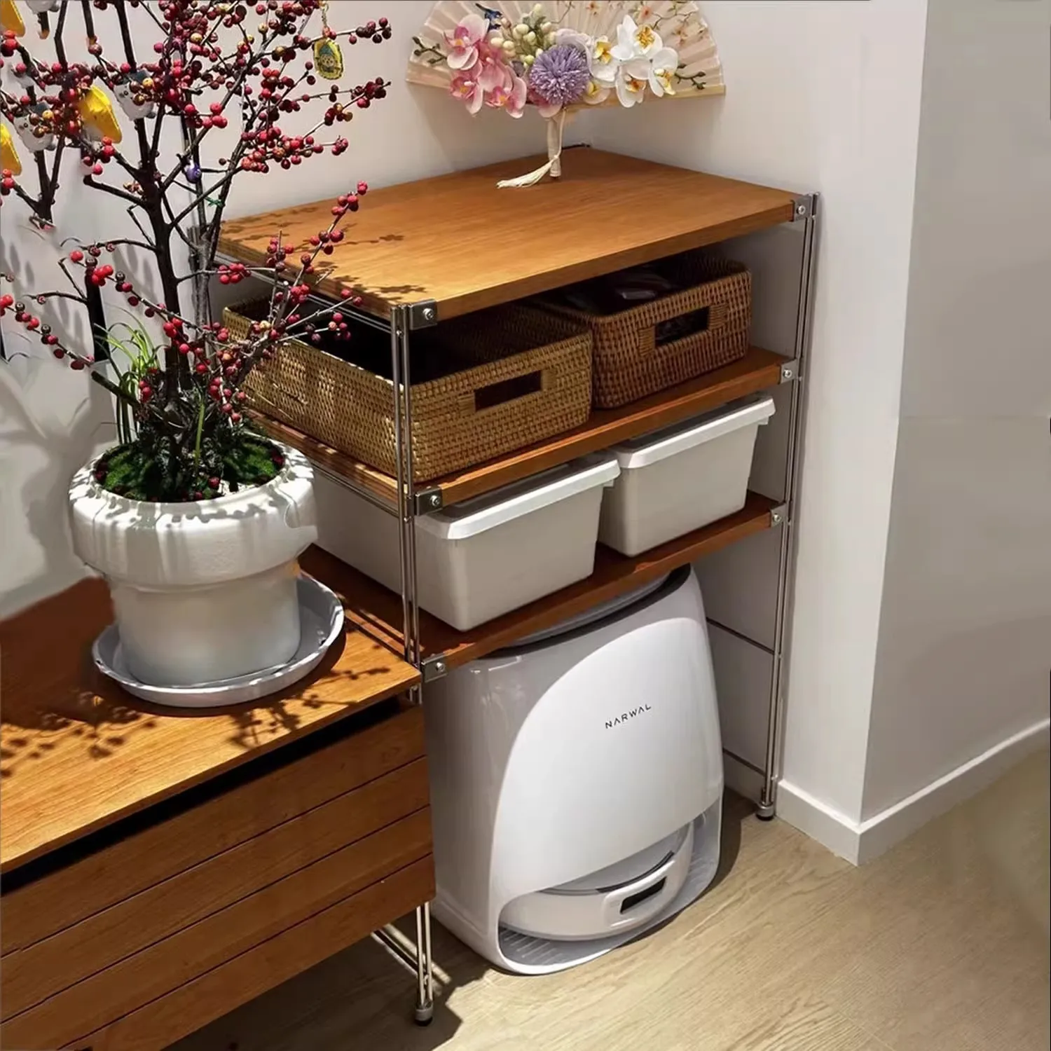 The shelf above sweeping robotstorage rack of Keworth Xiaomi cat litter box is empty, and edge