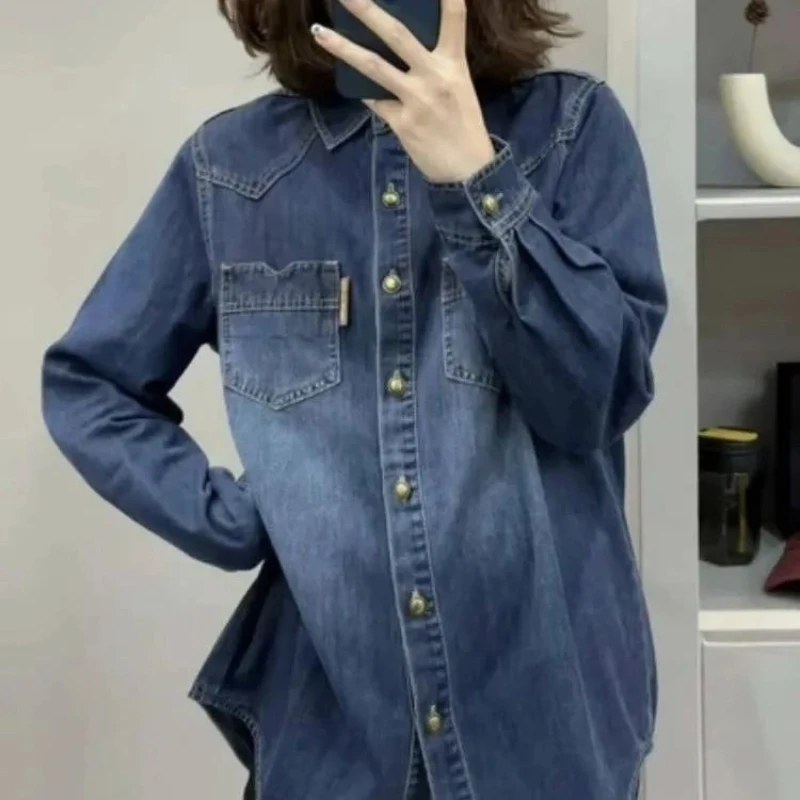 

Женская классическая джинсовая рубашка с длинным рукавом и карманами, свободный крой, повседневный стиль, отложной воротник, полная длина, весенне-осенняя одежда