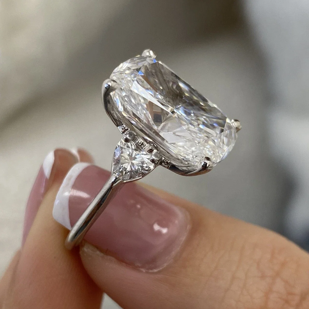 Elonged Cushion Diamond Ring IGI Certified DEF VS-VVS 10Ct Main Stone Lab Grown Diamond Platinum 950 3 Stones Ring