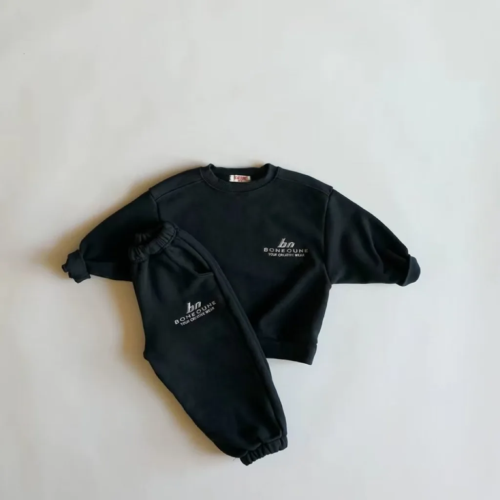 

2025 Осенний новый комплект одежды с длинными рукавами для малышей, детский свитшот с надписью + штаны, костюм из 2 предметов, наряды для мальчиков, спортивный костюм для маленьких девочек