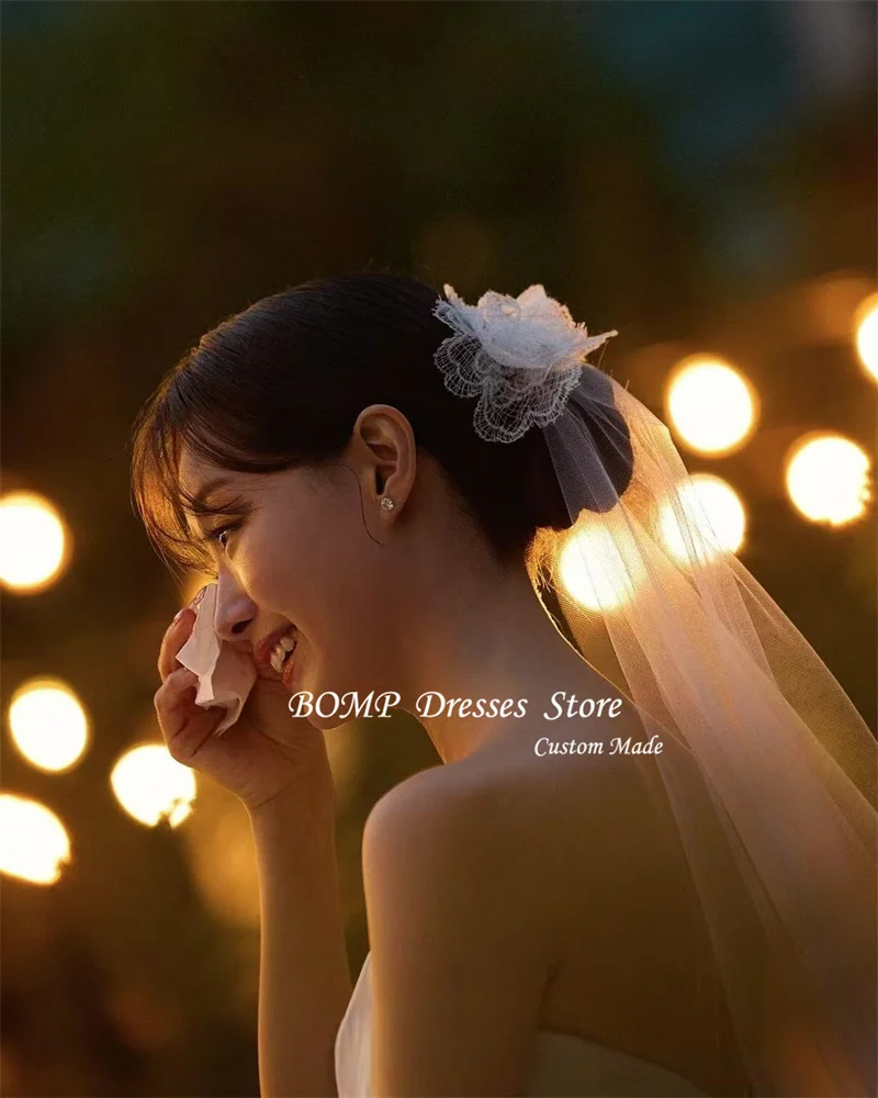 ストラップレスのサテンのウェディングドレス,地面の長さ,花嫁のドレス,コルセット,バックベール,カスタム,韓国の写真,BOMP-Aコレクション